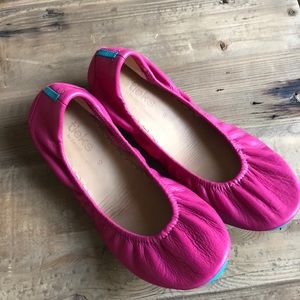 Size 9 Fuchsia Tieks